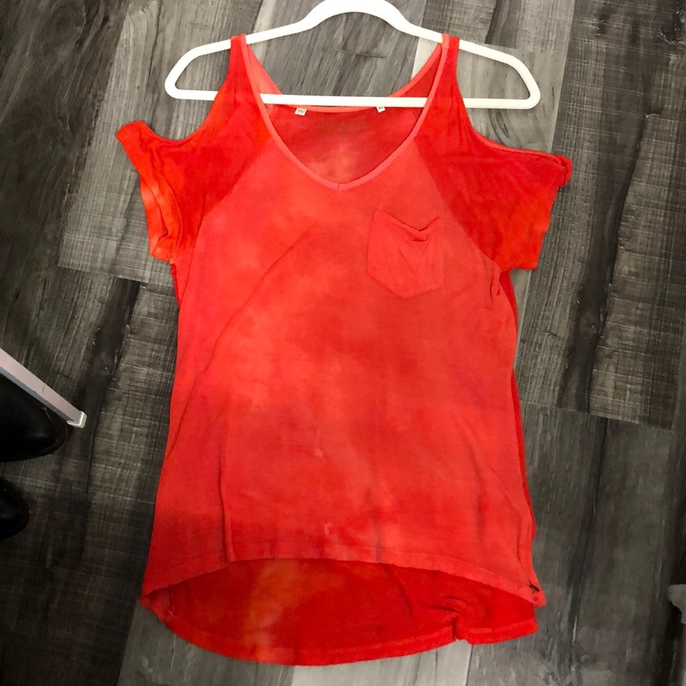 Cold shoulder top by Guess
